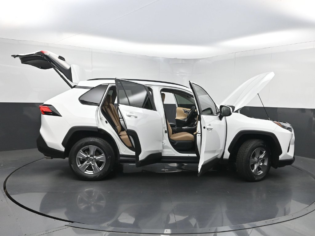 Used 2022 Toyota RAV4 XLE w/ Convenience Package FWD image 35