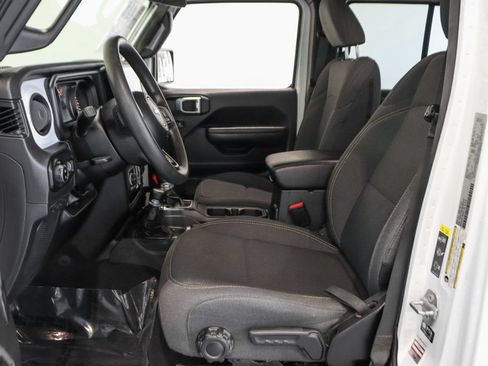 Used 2025 Jeep Gladiator Sport AWD/4WD image 18