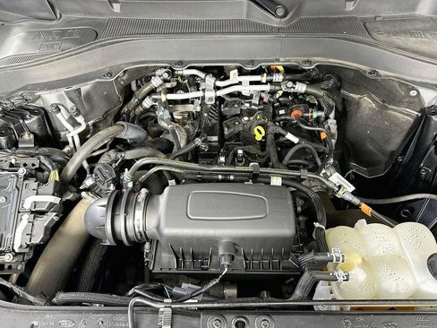 Used 2022 Ford Explorer XLT w/ Equipment Group 202A AWD/4WD image 31