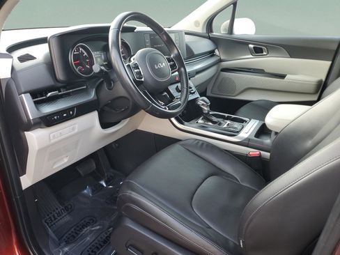 Certified 2024 Kia Carnival LX image 18
