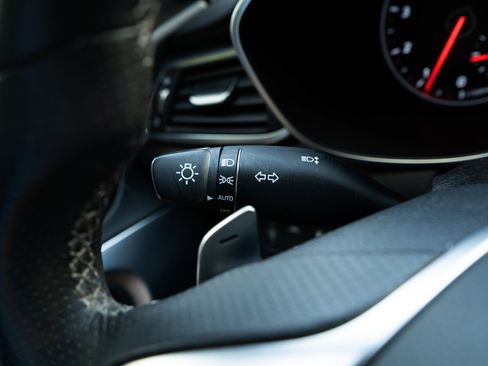 Used 2021 Genesis G70 2.0T image 23