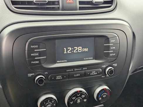 Used 2016 Kia Soul + image 24