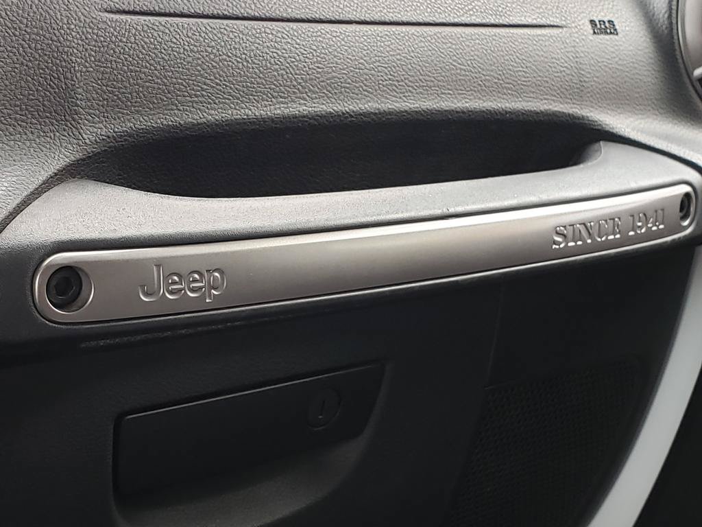 Used 2018 Jeep Wrangler Unlimited Sahara AWD/4WD image 24