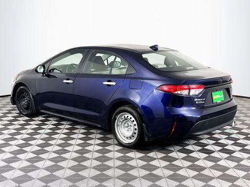 Used 2025 Toyota Corolla LE FWD image 6