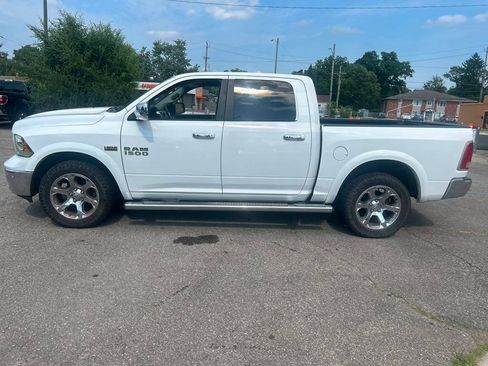 Used 2017 RAM 1500 Laramie w/ Convenience Group AWD/4WD image 8