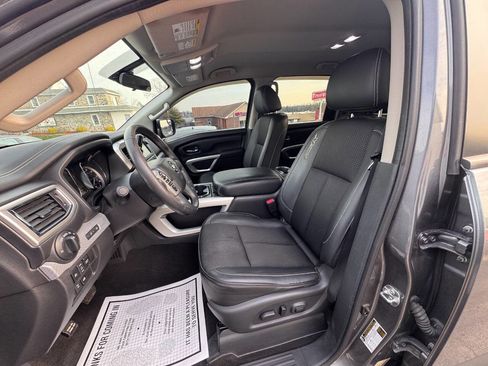 Used 2017 Nissan Titan PRO-4X image 12