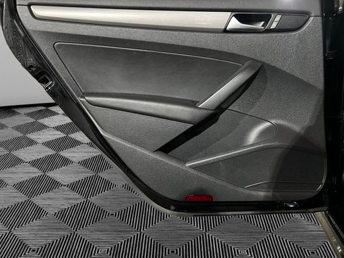 Used 2014 Volkswagen Passat TDI SE image 18