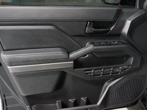 Certified 2025 Toyota Tacoma SR5 AWD/4WD image 31