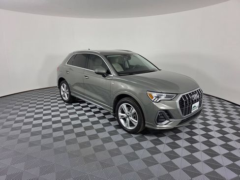 Used 2022 Audi Q3 2.0T Premium Plus w/ Premium Plus Package AWD/4WD image 11