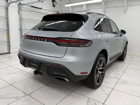 Certified 2025 Porsche Macan image 12
