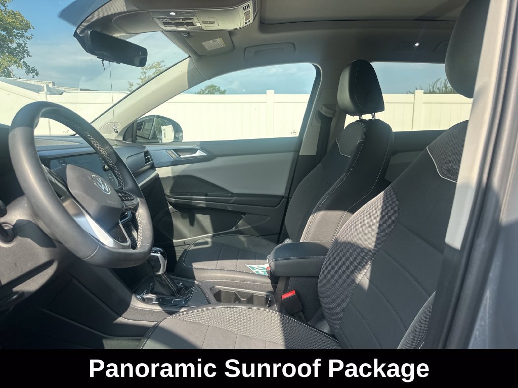 Used 2023 Volkswagen Taos SE w/ Panoramic Sunroof Package FWD image 8