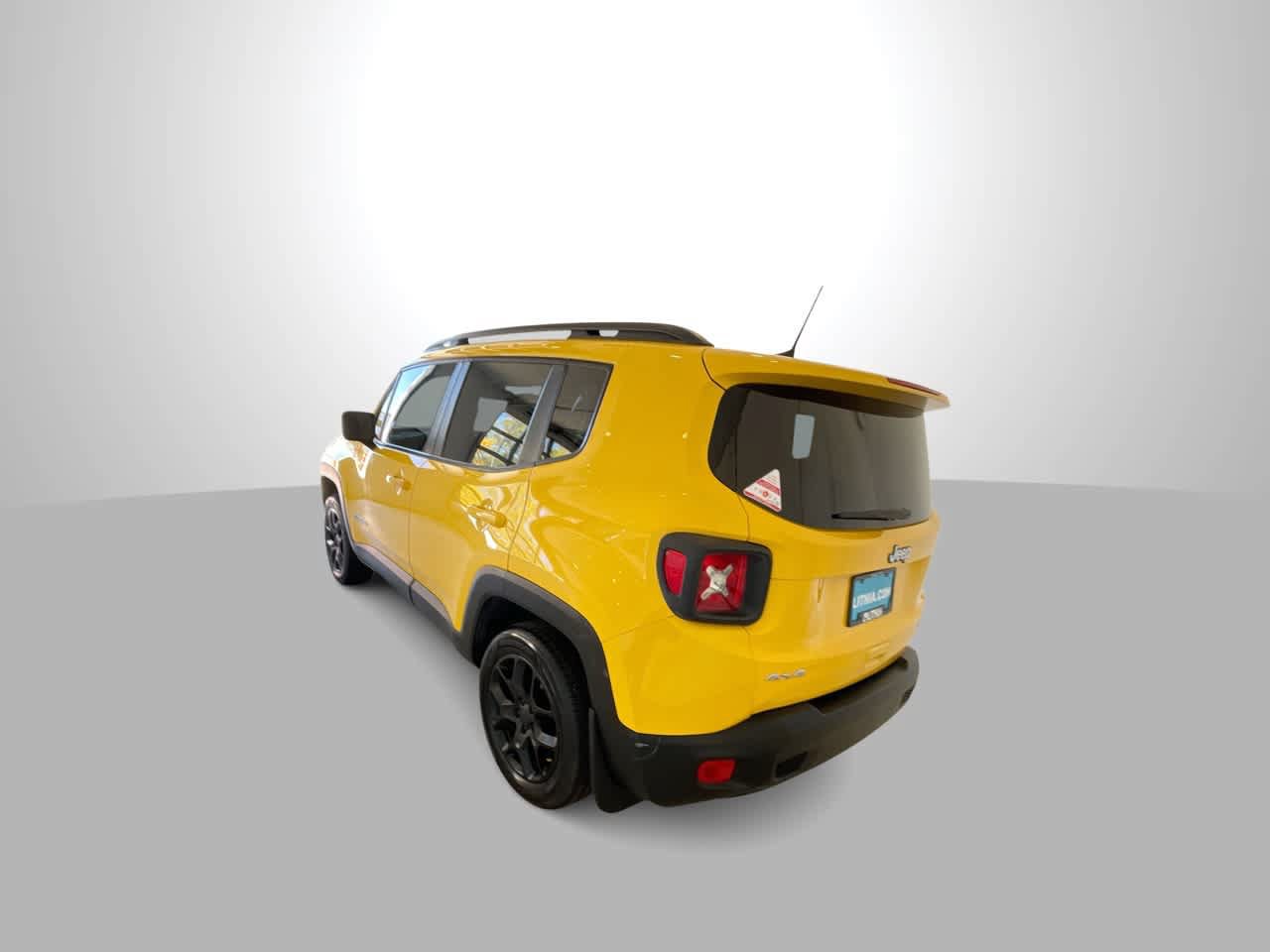 Used 2018 Jeep Renegade Latitude w/ Cold Weather Group AWD/4WD image 6