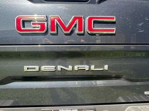 Used 2021 GMC Sierra 1500 Denali w/ Technology Package AWD/4WD image 10