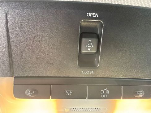 Used 2024 Nissan Sentra SV w/ SV Premium Package FWD image 4
