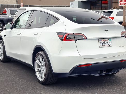 Used 2023 Tesla Model Y Long Range AWD/4WD image 21