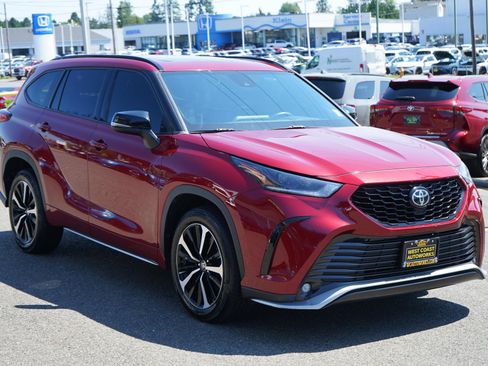 Used 2021 Toyota Highlander XSE AWD/4WD image 7