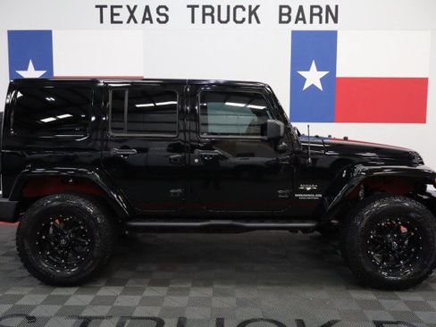 Used 2017 Jeep Wrangler Unlimited Sahara w/ Connectivity Group AWD/4WD image 13