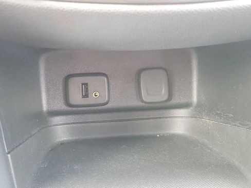 Used 2018 Chevrolet Equinox LT FWD image 22