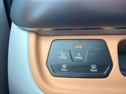 Used 2025 Volkswagen ID. Buzz 1st Edition AWD/4WD image 21