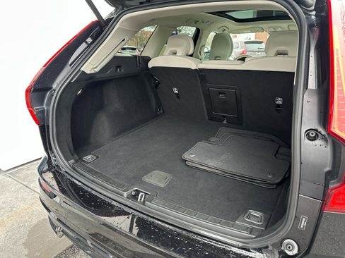 Used 2024 Volvo XC60 B5 Core w/ Climate Package image 12