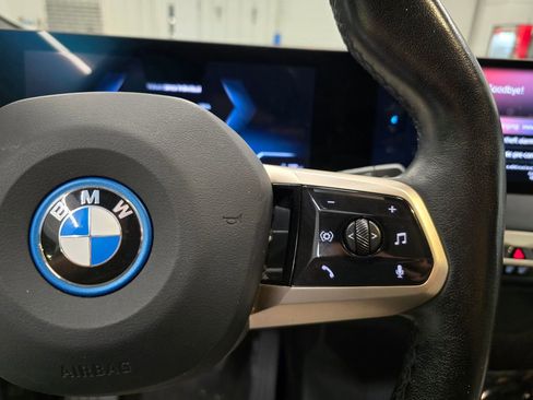 Used 2023 BMW iX xDrive50 AWD/4WD image 18