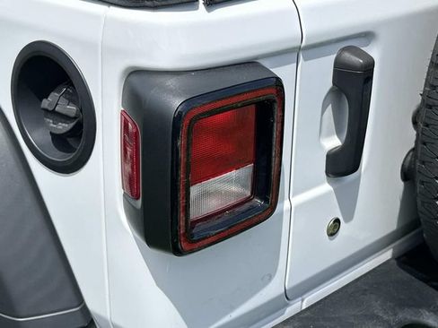 Used 2022 Jeep Wrangler Sport AWD/4WD image 11