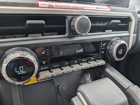 Used 2025 Toyota Tacoma Limited AWD/4WD image 25
