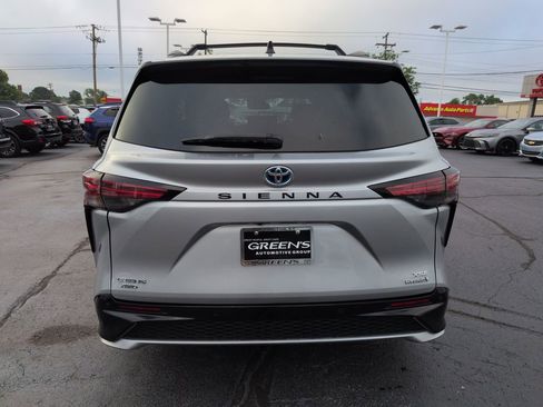 Used 2023 Toyota Sienna XSE w/ XSE Plus Package AWD/4WD image 4
