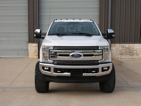 Used 2017 Ford F250 Lariat w/ Chrome Package image 9