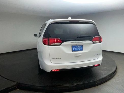 Used 2020 Chrysler Pacifica Limited FWD image 5