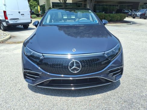 Used 2023 Mercedes-Benz EQS 580 4MATIC Sedan w/ Manufactur Interior Package image 2
