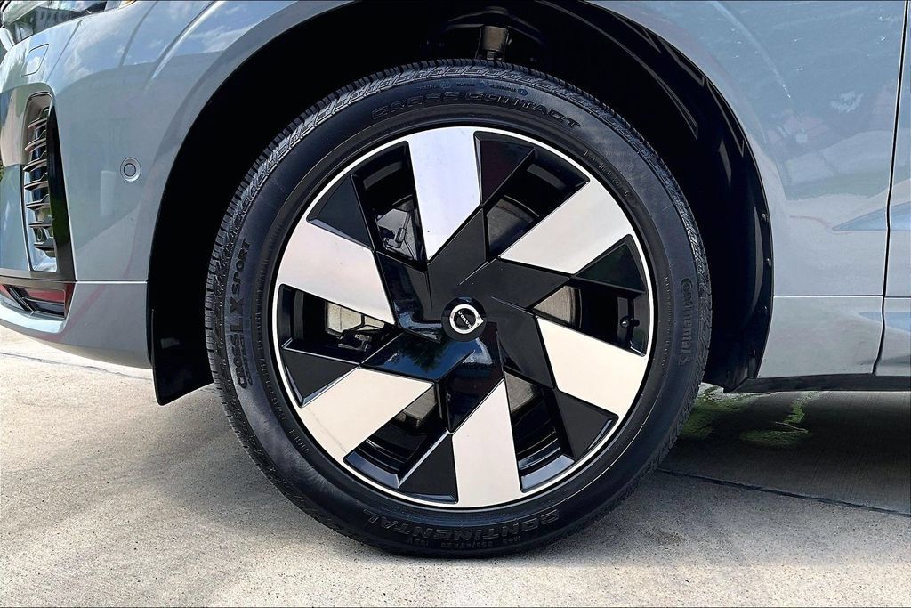 Used 2024 Volvo XC60 T8 Plus w/ Protection Package Premier AWD/4WD image 11