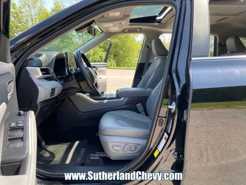 Used 2023 Toyota Highlander XLE image 16