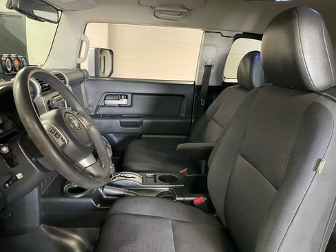 Used 2014 Toyota FJ Cruiser 4WD w/ Convenience Package image 12