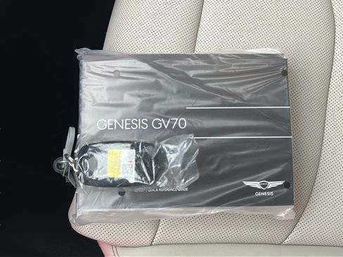 New 2026 Genesis GV70 2.5T Select image 30