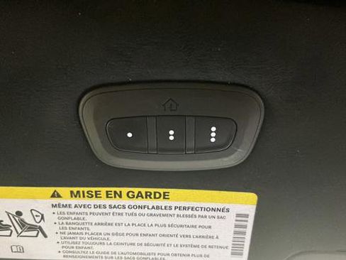 Used 2023 Chrysler Pacifica Pinnacle FWD image 36