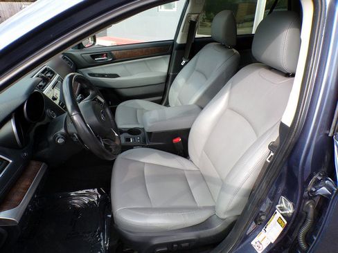Used 2018 Subaru Outback 2.5i Limited AWD/4WD image 9