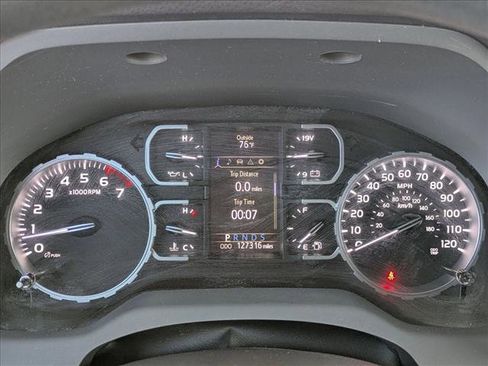 Used 2018 Toyota Tundra SR5 w/ SR5 Upgrade Package image 9