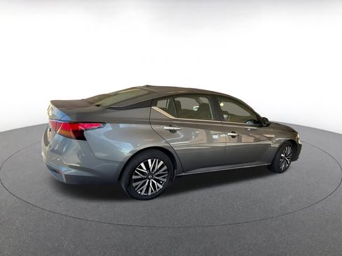 Used 2025 Nissan Altima 2.5 SV image 15