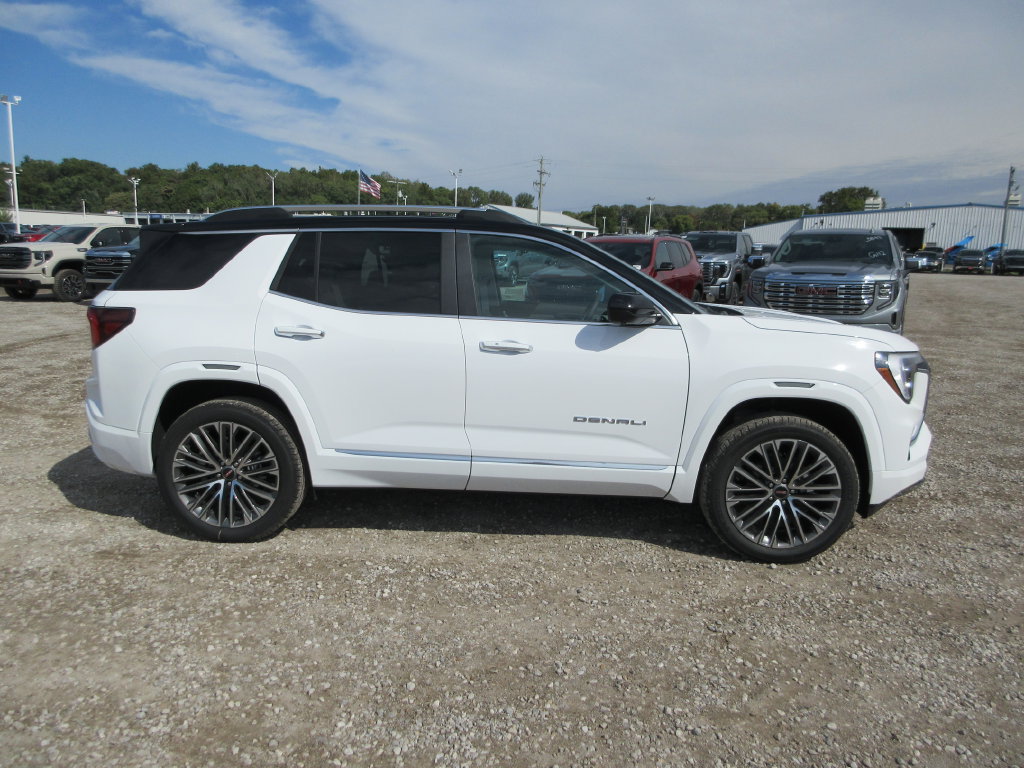 New 2027 GMC Terrain Denali w/ LPO, Black Badging Package AWD/4WD image 3