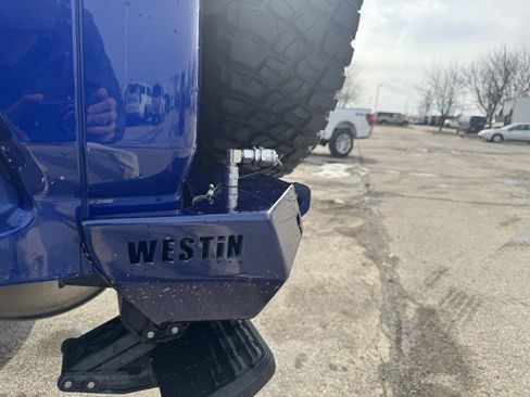 Used 2018 Jeep Wrangler Unlimited Sahara image 7