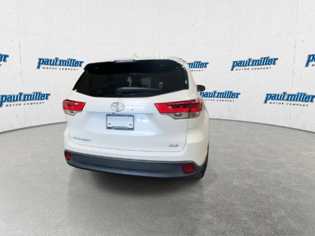 Used 2017 Toyota Highlander XLE FWD image 10