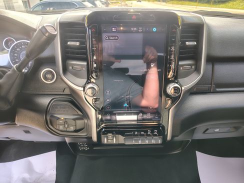Certified 2025 RAM 2500 Big Horn AWD/4WD image 31