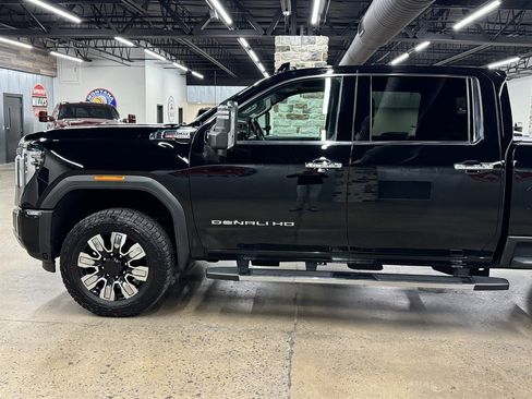 Used 2024 GMC Sierra 2500 Denali w/ Denali Reserve Package image 5