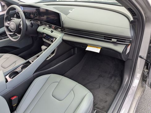 New 2025 Hyundai Elantra Limited image 26