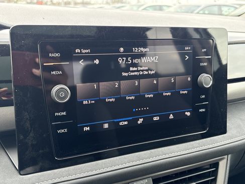 New 2026 Volkswagen Taos SE image 18