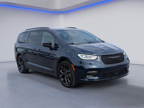 Used 2024 Chrysler Pacifica Touring-L w/ S Appearance Package FWD image 5