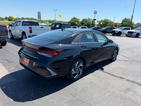Used 2024 Hyundai Elantra SEL w/ Convenience Package FWD image 4