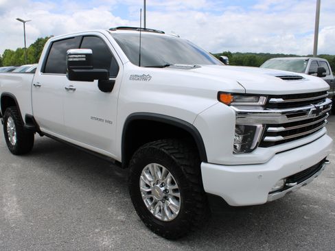Used 2021 Chevrolet Silverado 2500 High Country w/ Z71 Off-Road Package AWD/4WD image 4