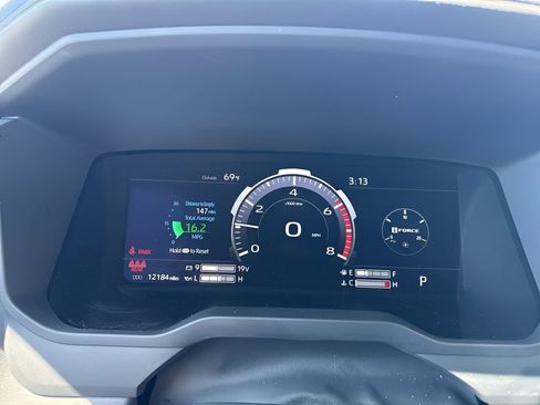 Used 2025 Toyota Tundra Platinum AWD/4WD image 27